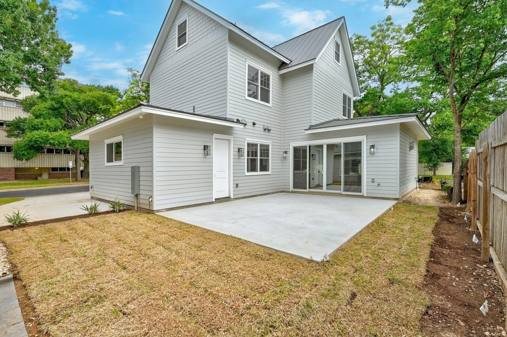 1919 W 38th St - Photo 31