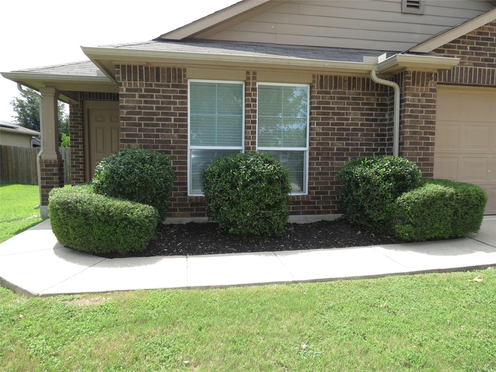 375 Musgrav - Photo 1
