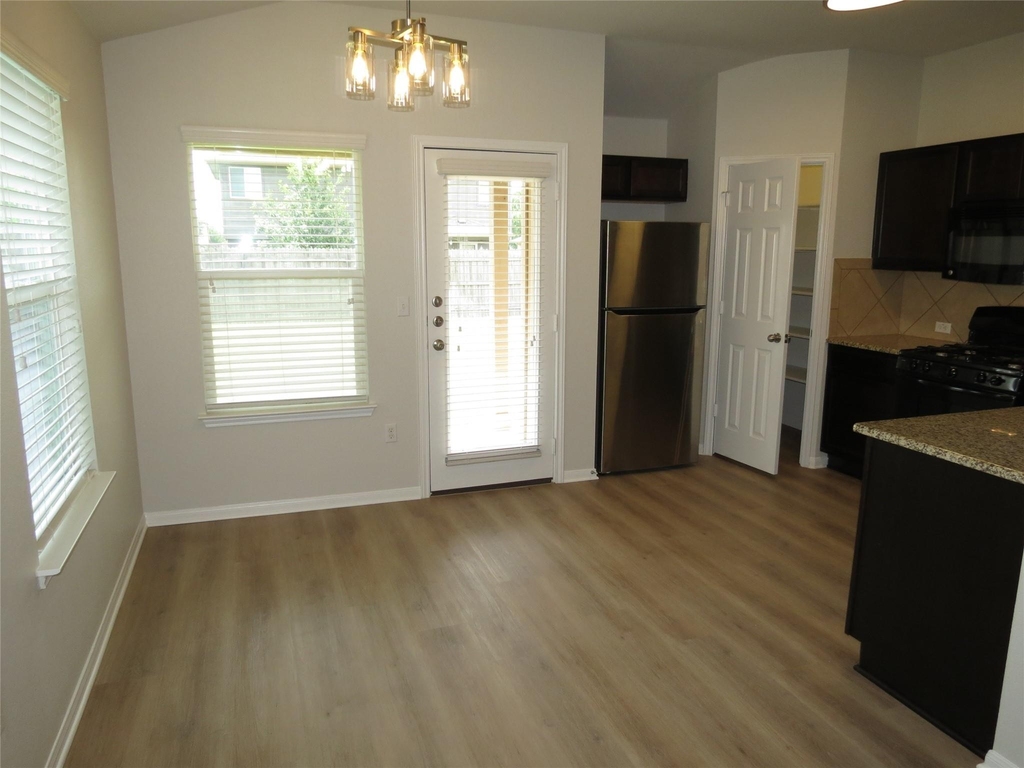 375 Musgrav - Photo 6
