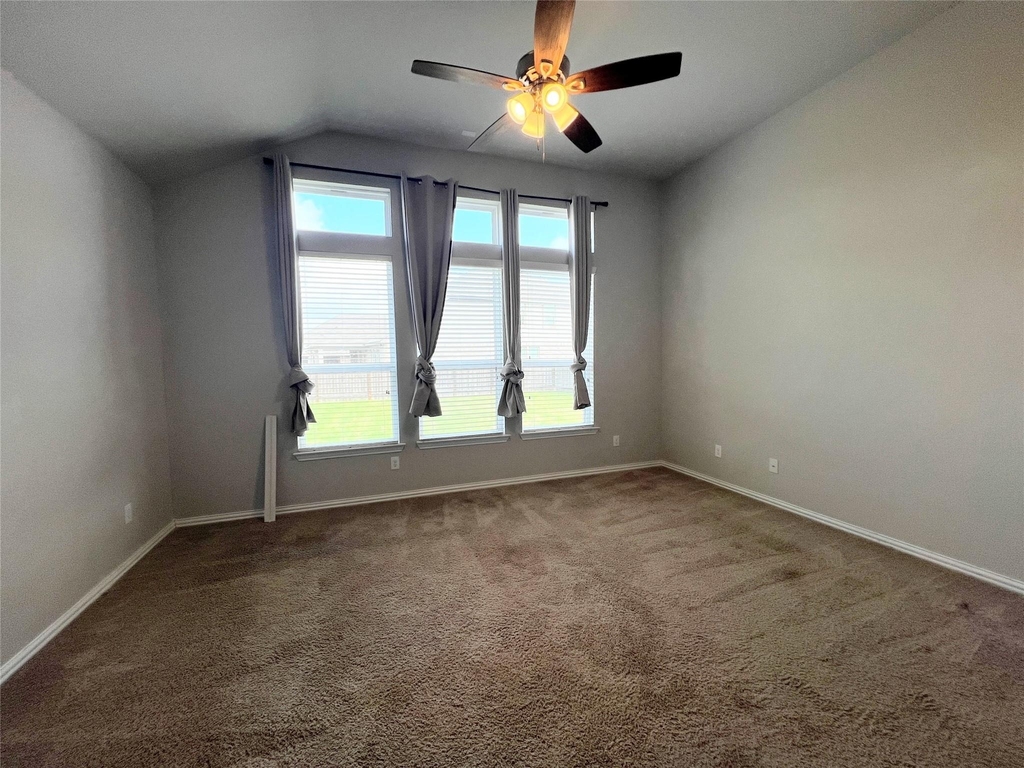 613 Palmilla St - Photo 21
