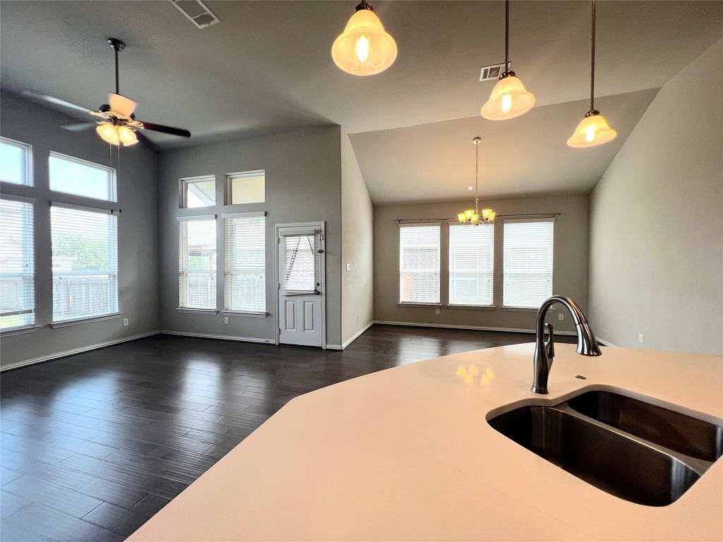613 Palmilla St - Photo 22