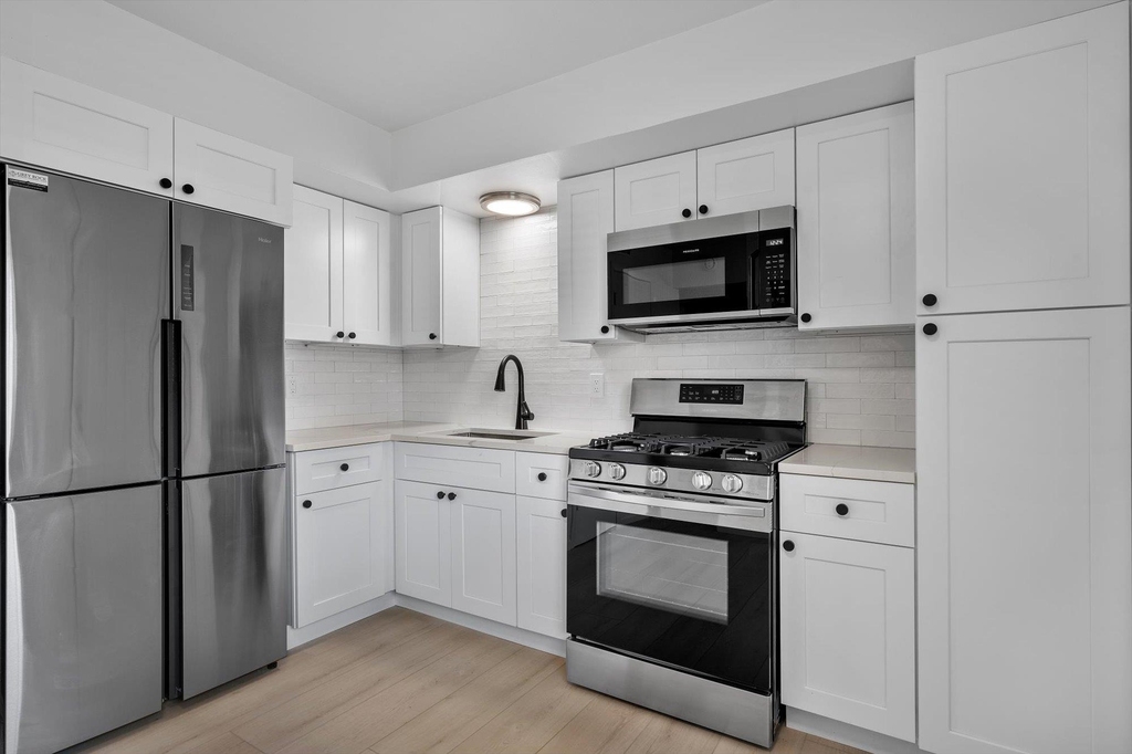 806 E 13th St - Photo 10