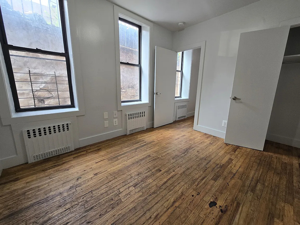 443 Cyrus place - Photo 2