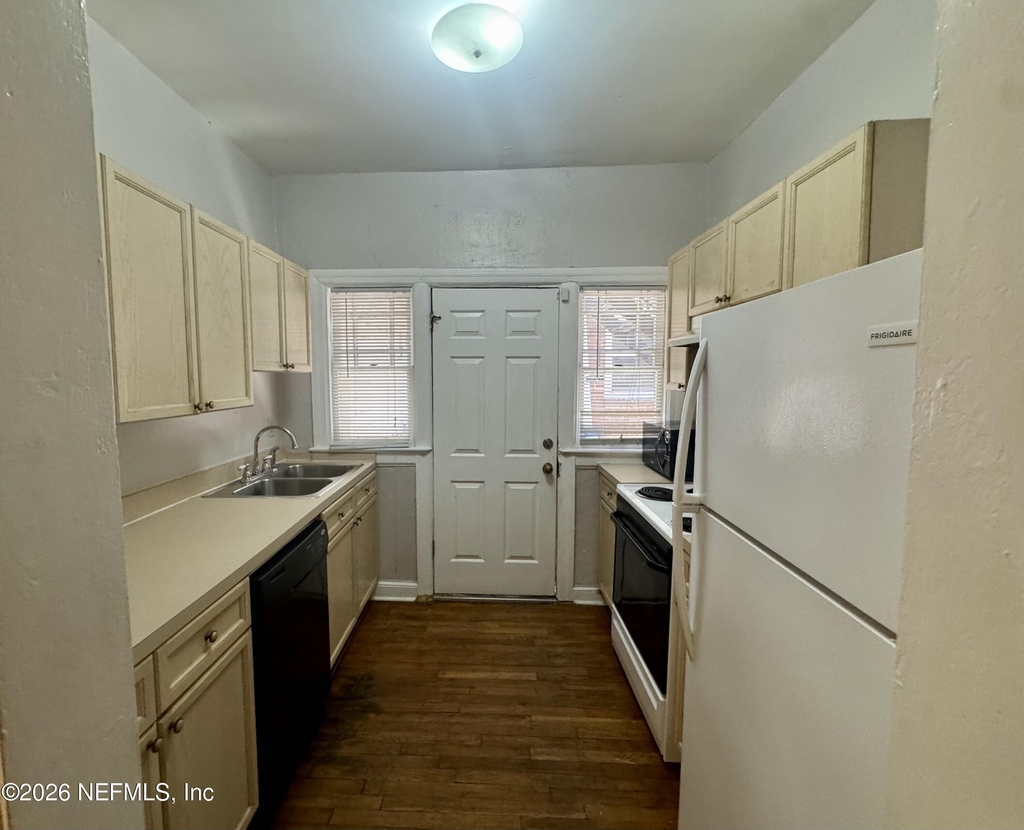 2504 Park Street - Photo 5