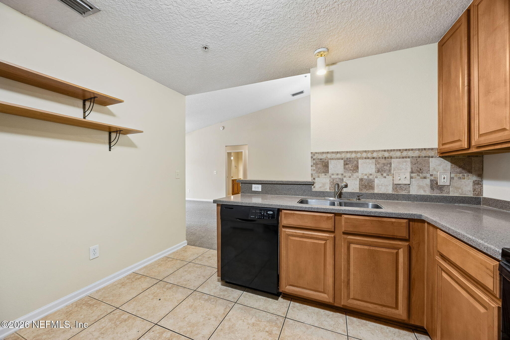7055 Deer Lodge Circle - Photo 6