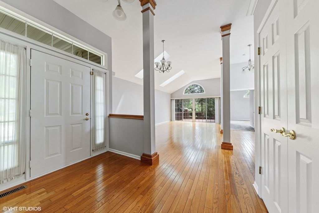 1908 N Evergreen Avenue - Photo 2