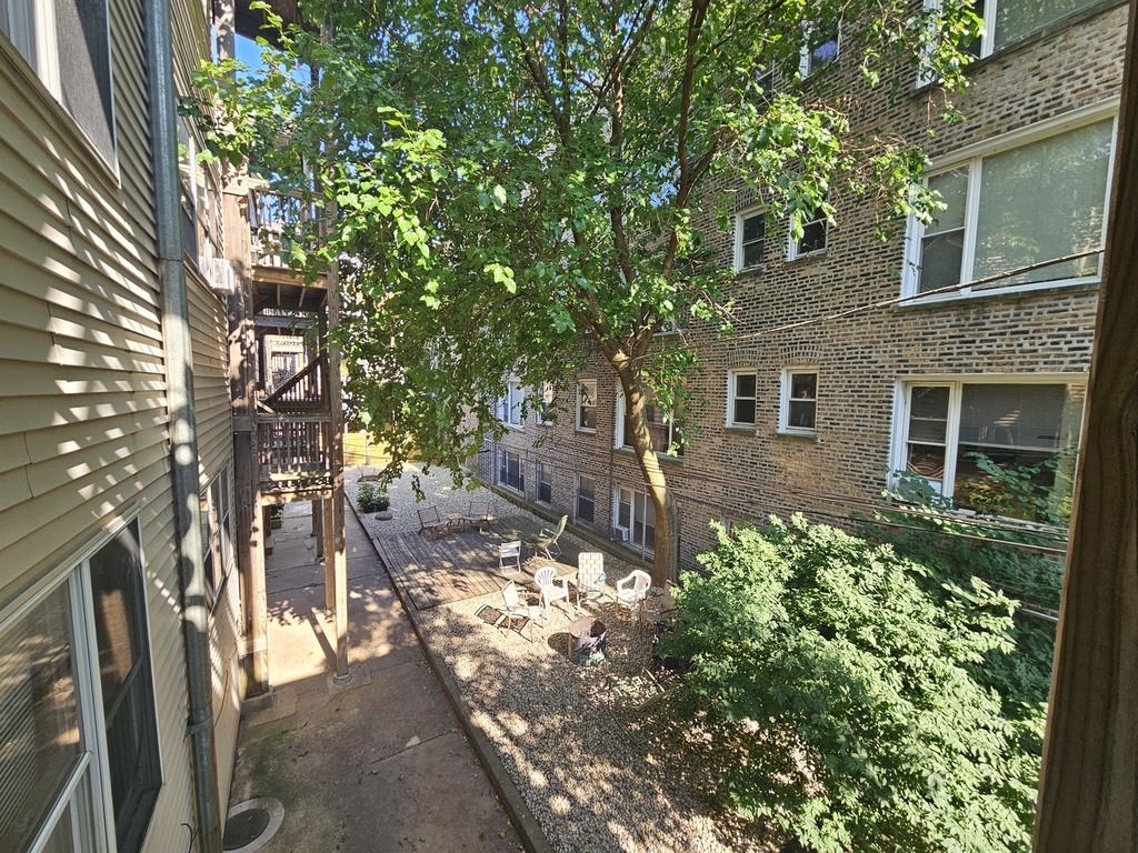 709 W Cornelia Avenue - Photo 0