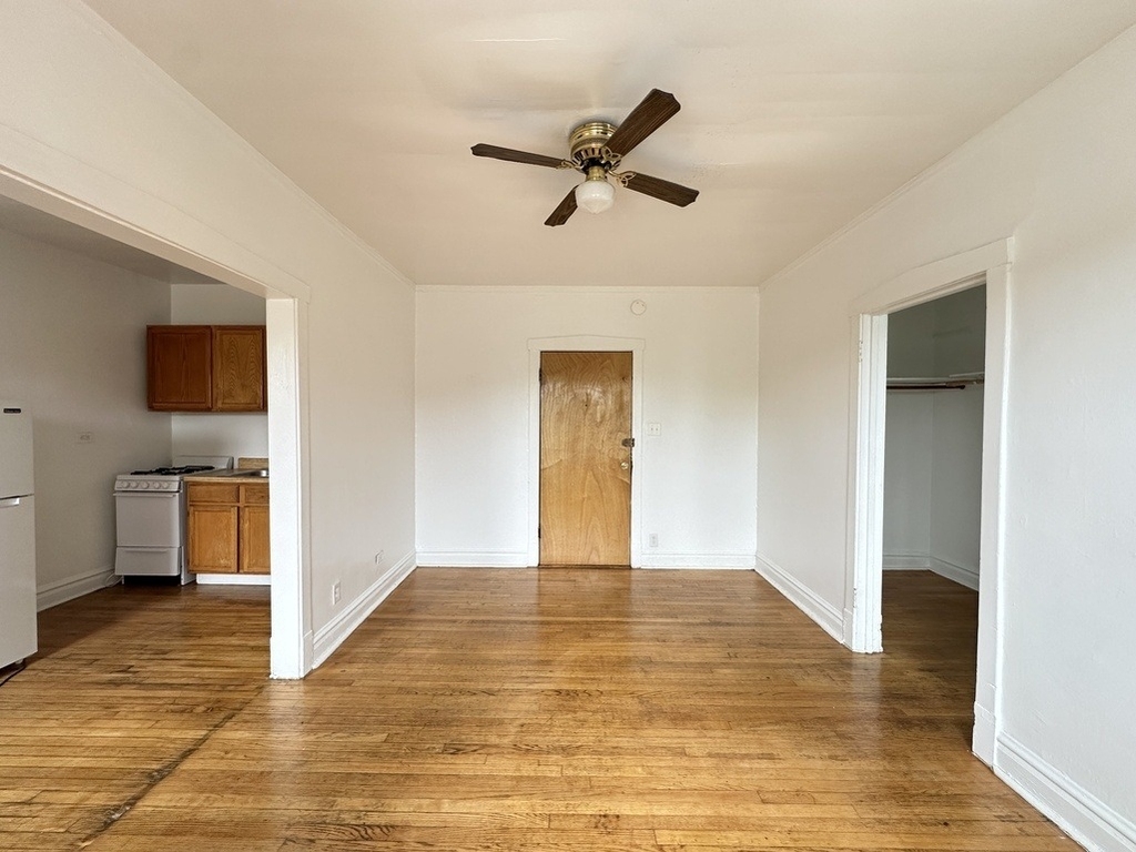 2432 N Linden Place - Photo 11