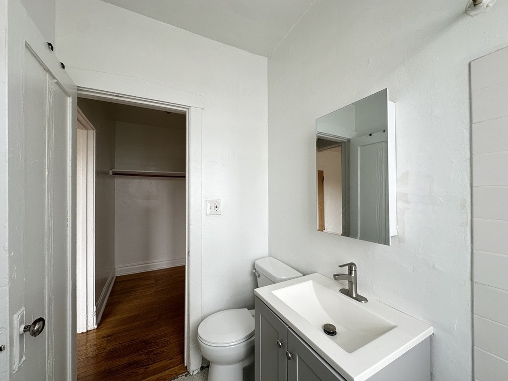 2432 N Linden Place - Photo 18