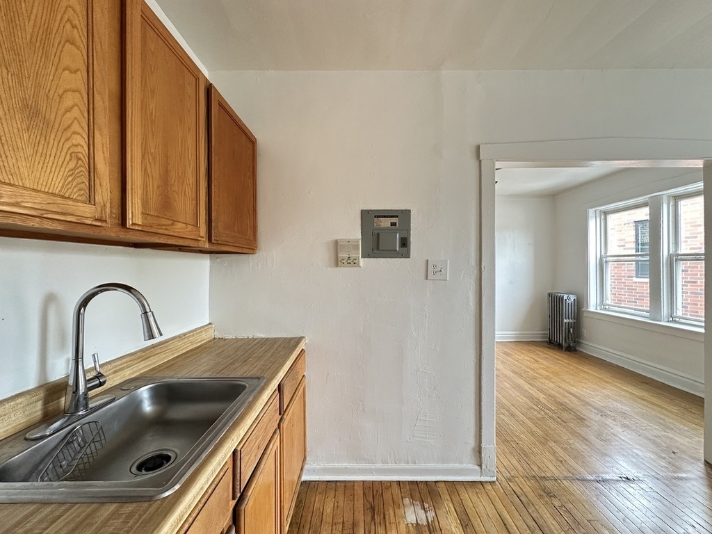 2432 N Linden Place - Photo 4