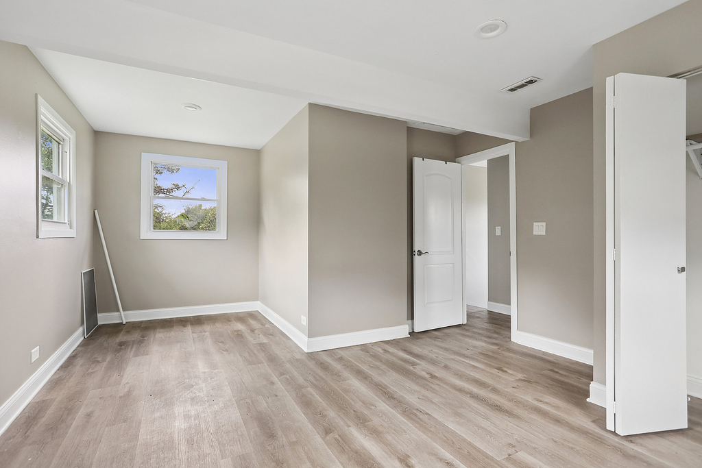 15428 W 147th Street - Photo 16
