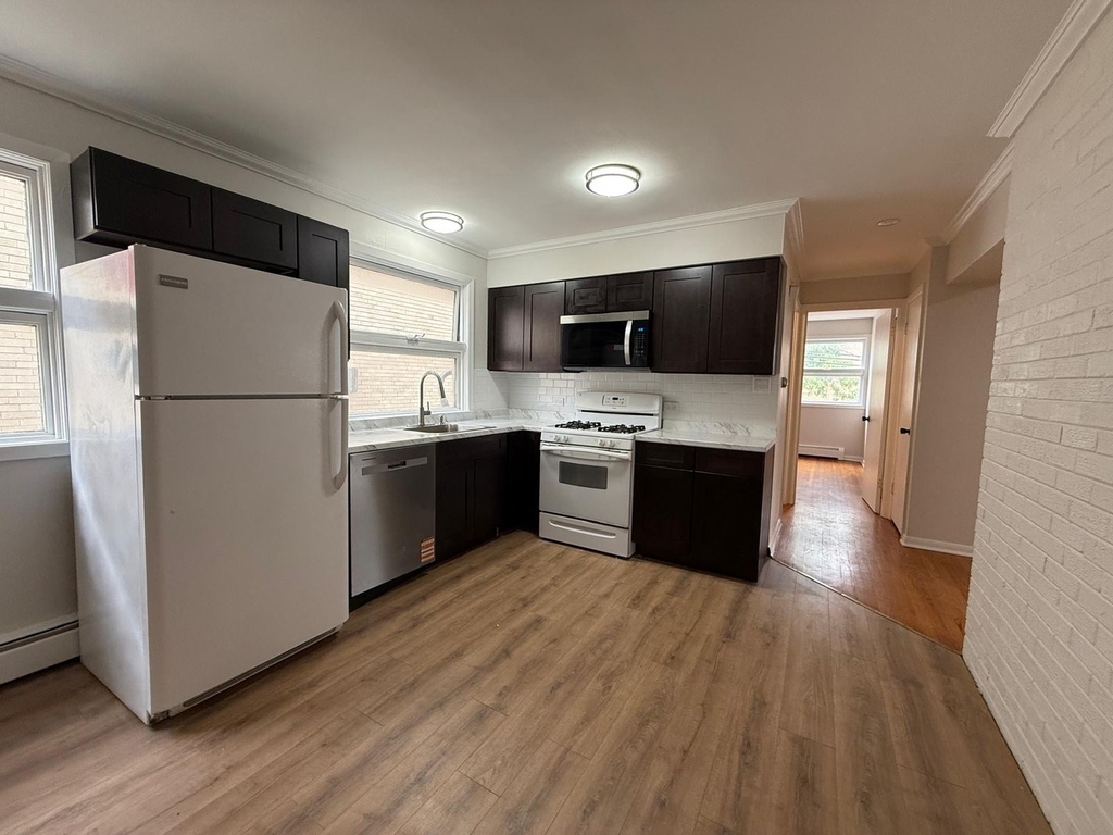 2431 N 76th Court - Photo 2