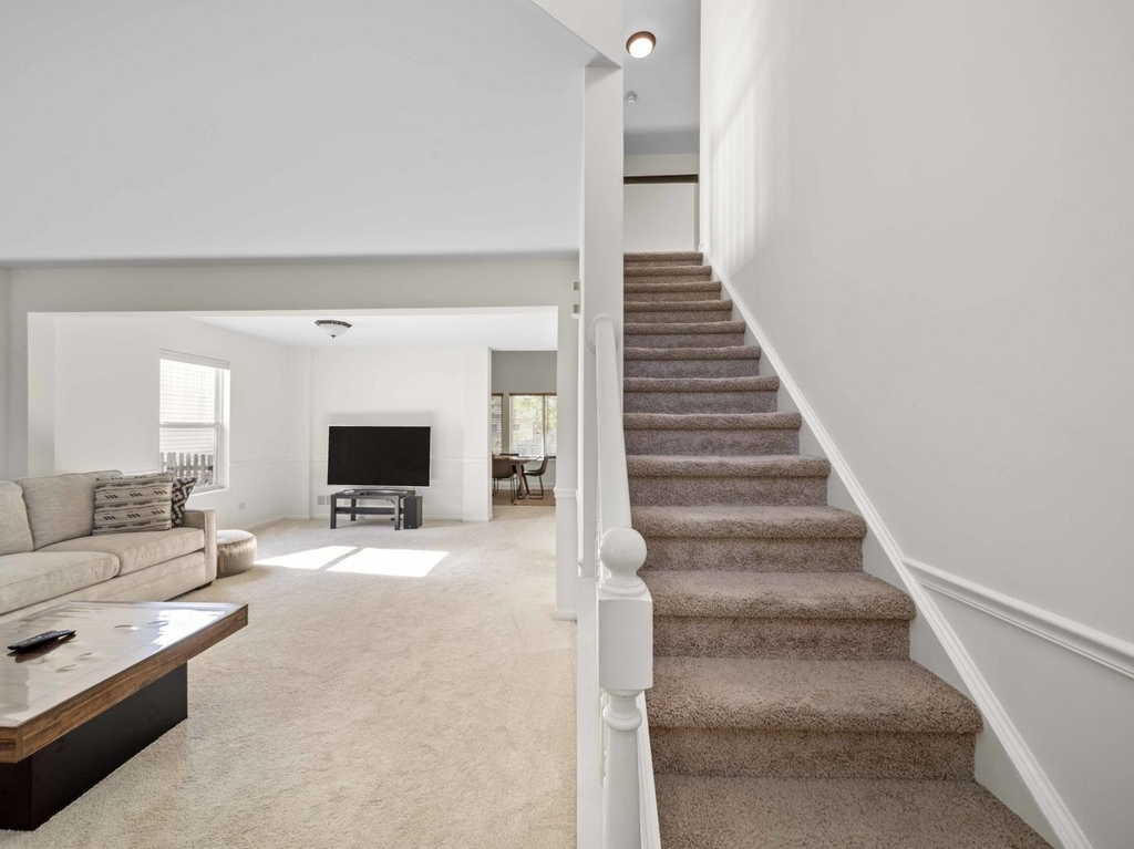 2521 Waterford Lane - Photo 3