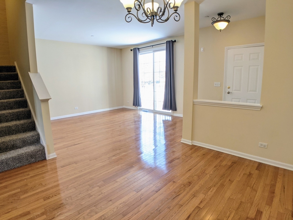 385 Bradbury Lane - Photo 2