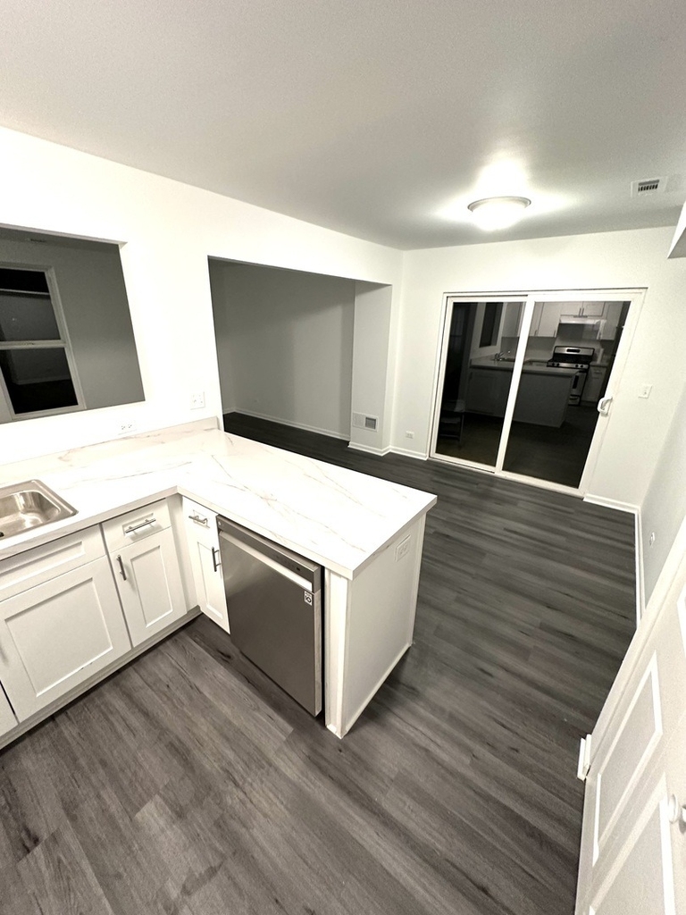 923 Four Seasons Boulevard - Photo 6