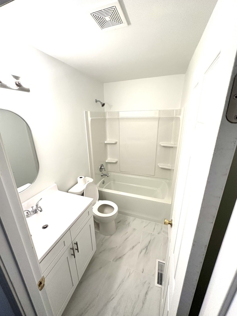 923 Four Seasons Boulevard - Photo 18
