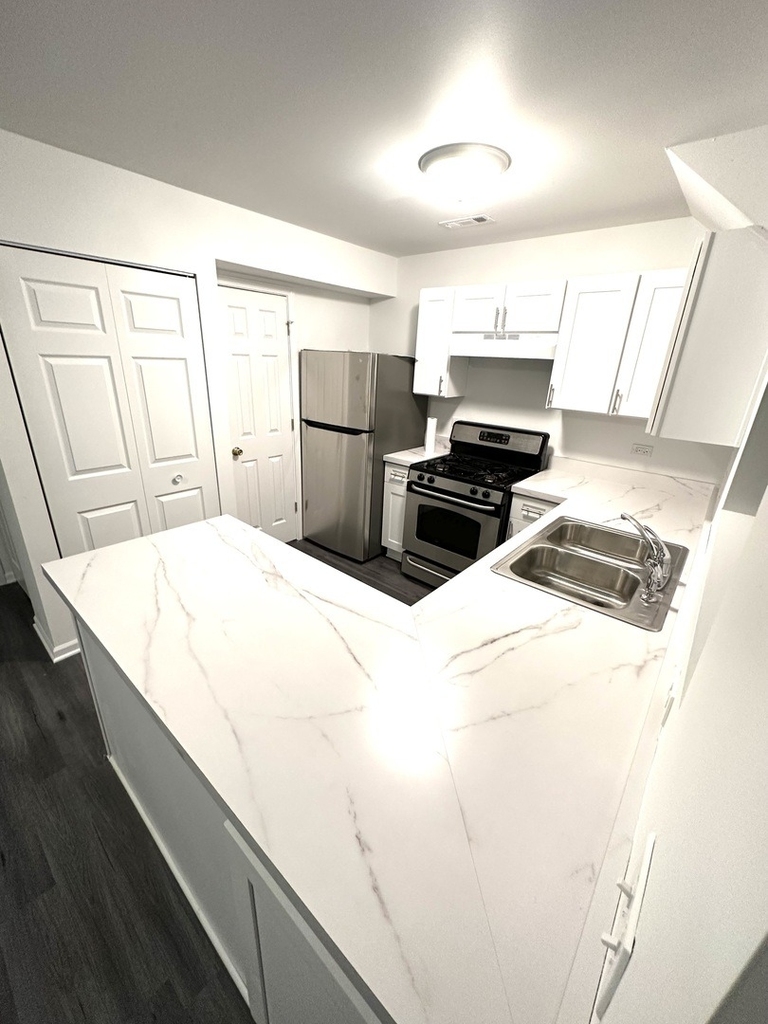923 Four Seasons Boulevard - Photo 4