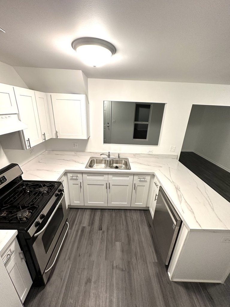 923 Four Seasons Boulevard - Photo 7