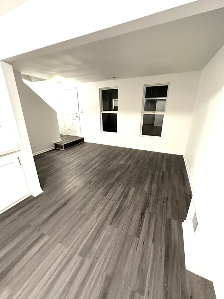 923 Four Seasons Boulevard - Photo 9