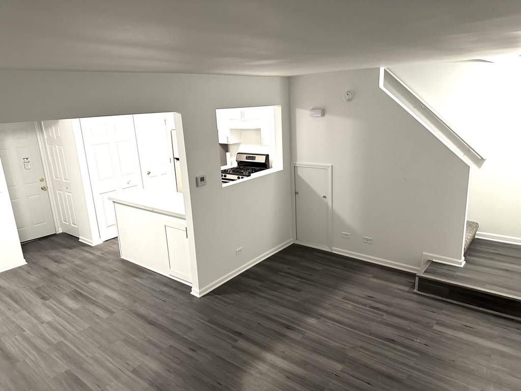 923 Four Seasons Boulevard - Photo 3