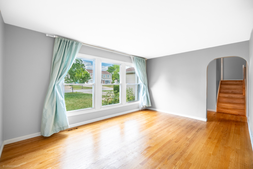 2122 Kensington Drive - Photo 2