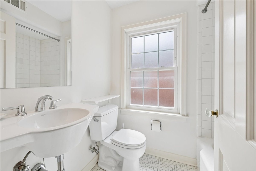 310 Jackson Avenue - Photo 12