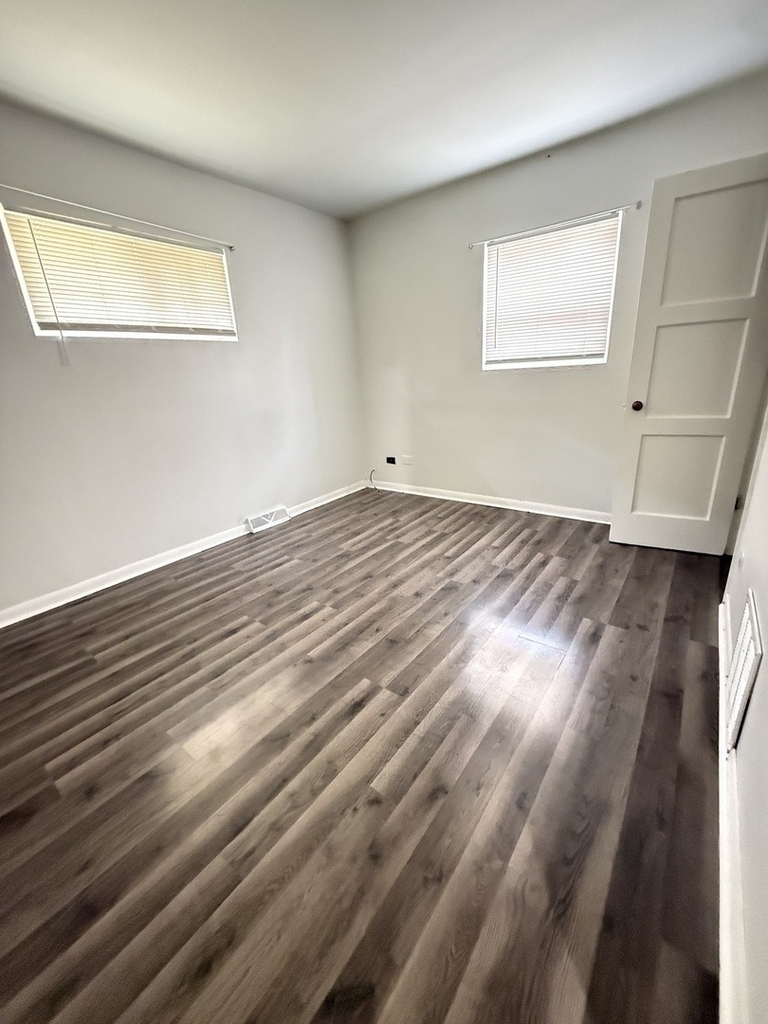 2027 Indian Road - Photo 3