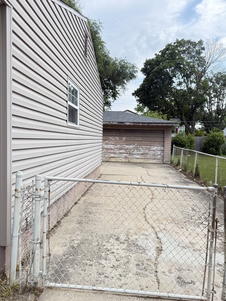 2027 Indian Road - Photo 8