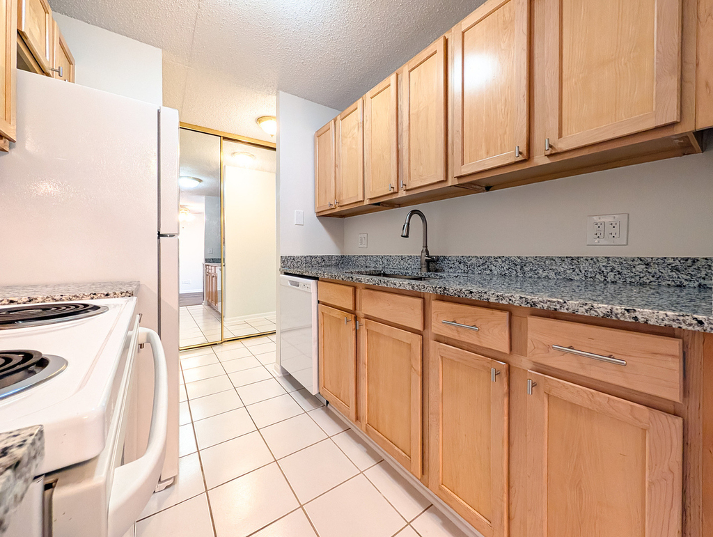 1043 S York Road - Photo 2
