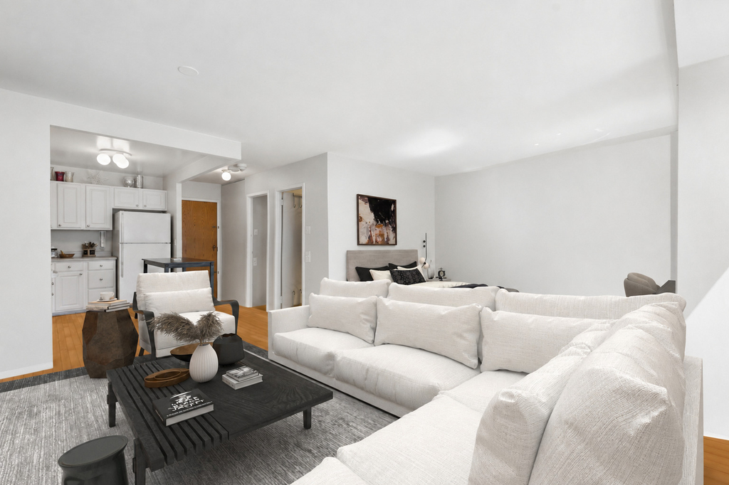211 E Ohio Street - Photo 2
