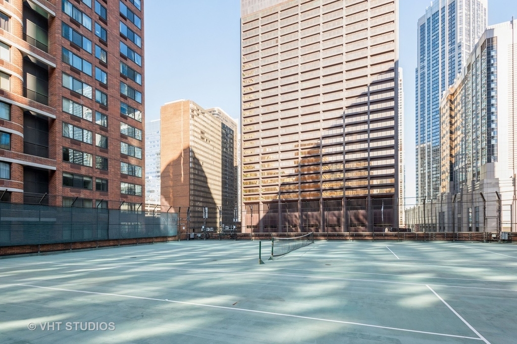 211 E Ohio Street - Photo 13
