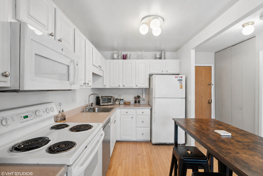 211 E Ohio Street - Photo 7