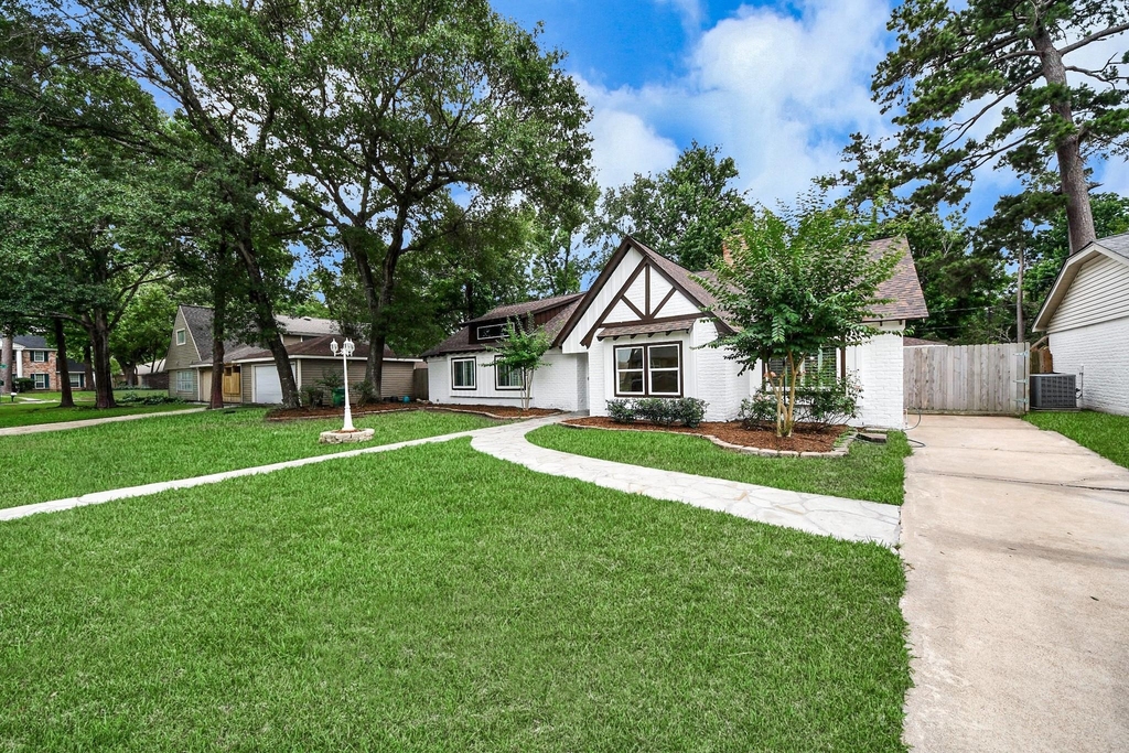 25511 Many Oak Drive - Photo 0