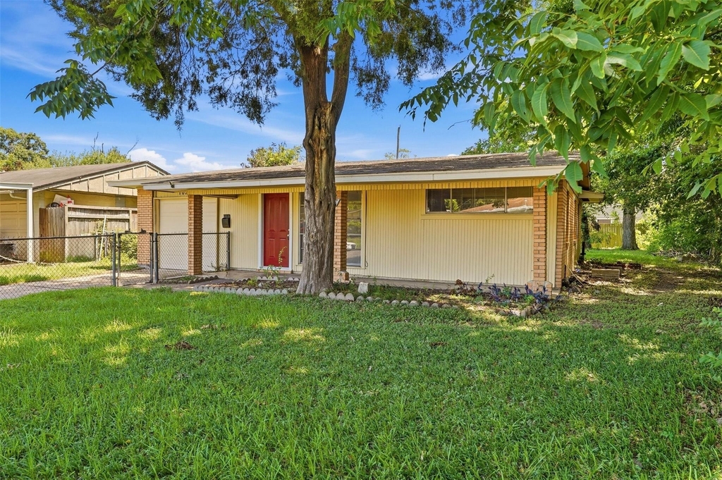10227 Glenmawr Drive - Photo 0