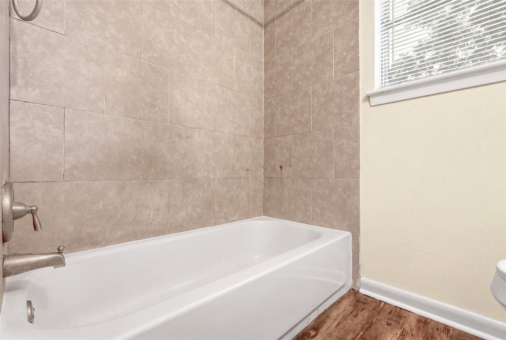 10227 Glenmawr Drive - Photo 13