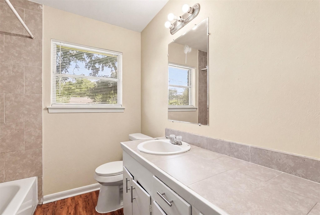 10227 Glenmawr Drive - Photo 14