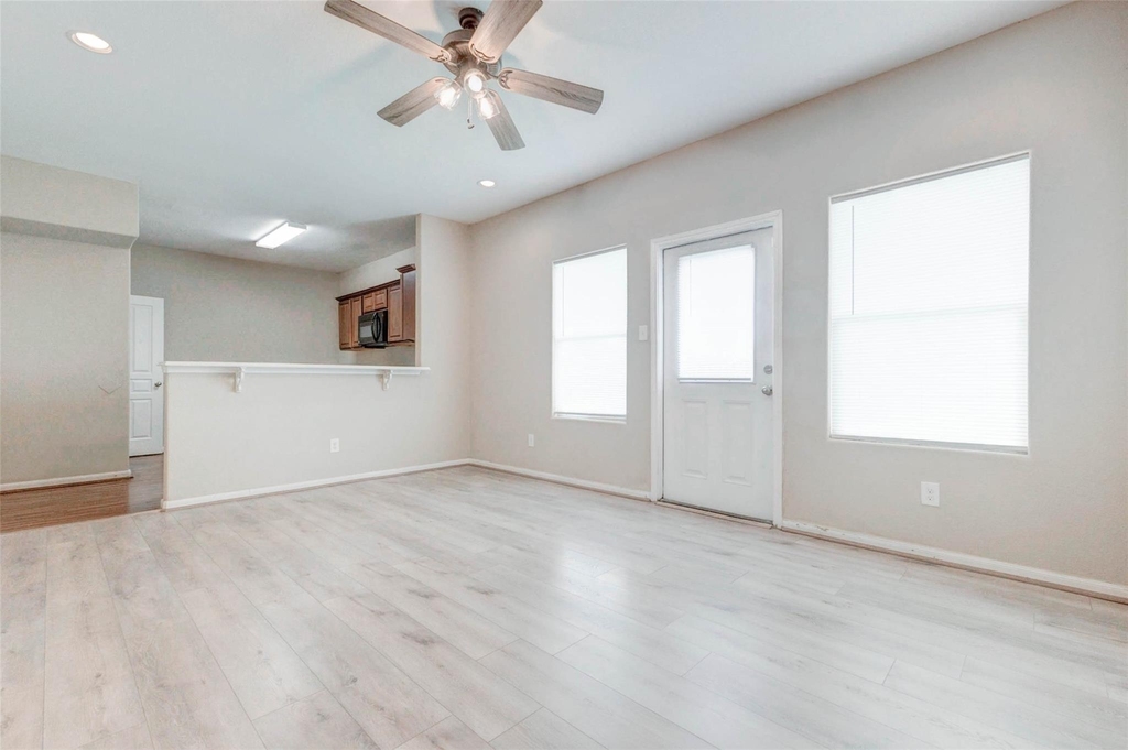 8611 Beviamo Street - Photo 4