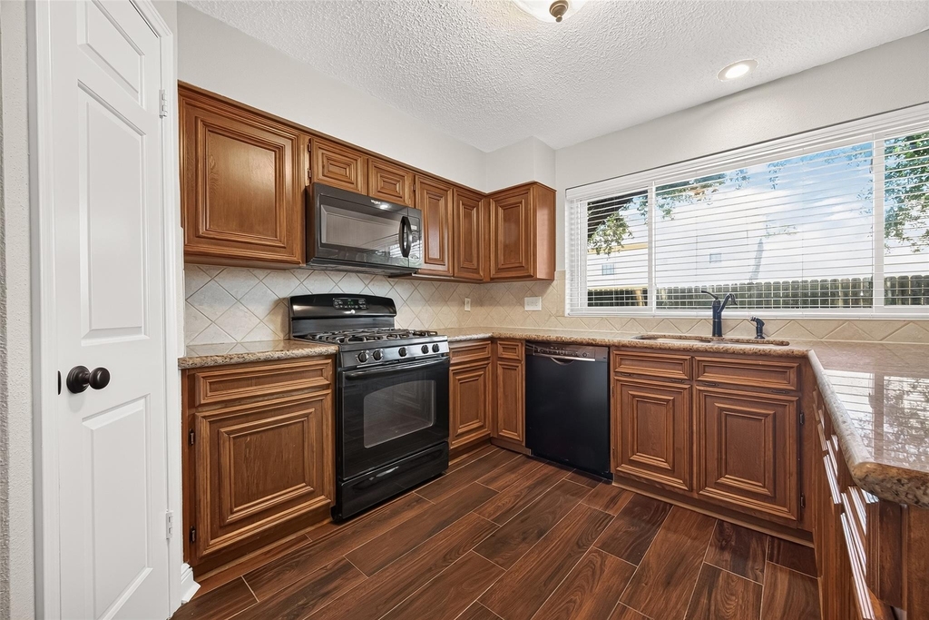 3003 Mast Court - Photo 24