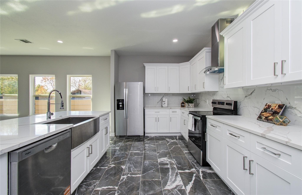 898 Road 3556 - Photo 1