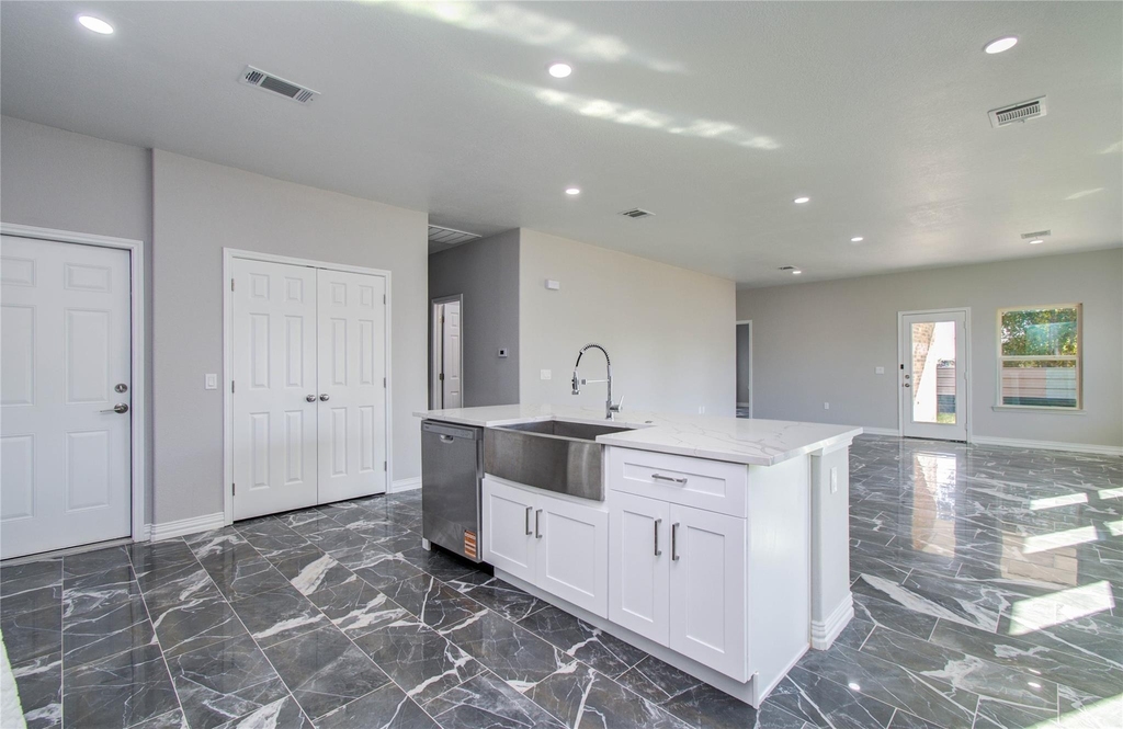 898 Road 3556 - Photo 4