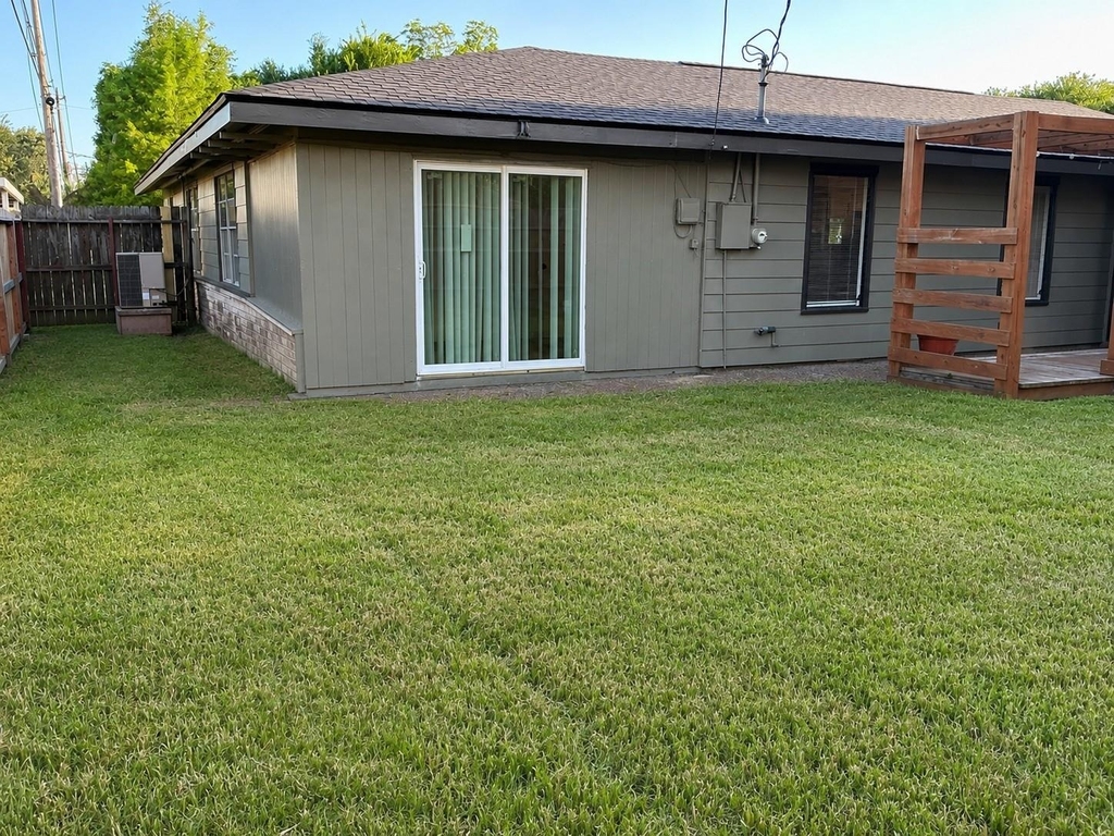 1008 Wright Boulevard - Photo 2