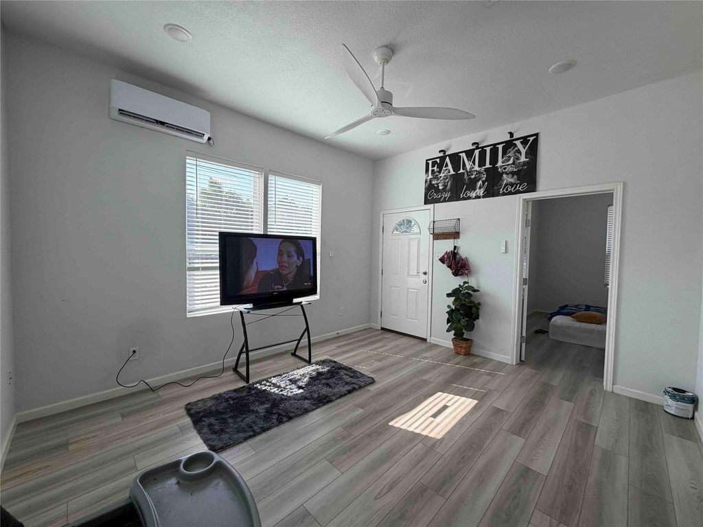 2400 Burkett Street - Photo 8