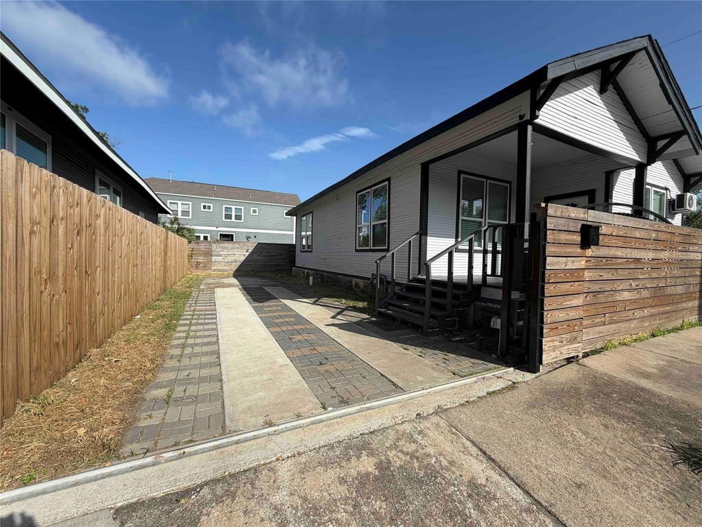 2400 Burkett Street - Photo 4