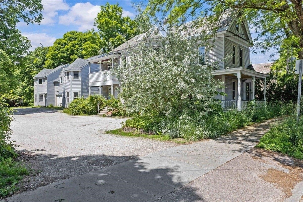 21 Hyde - Photo 2