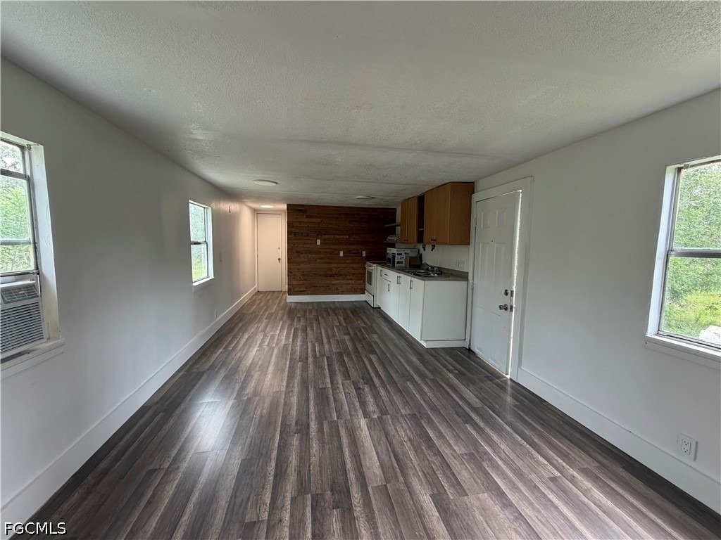 990 Riviera Avenue - Photo 0