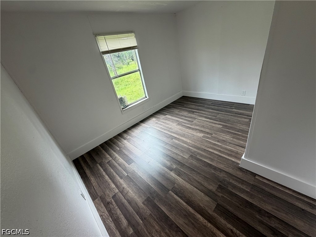 990 Riviera Avenue - Photo 3