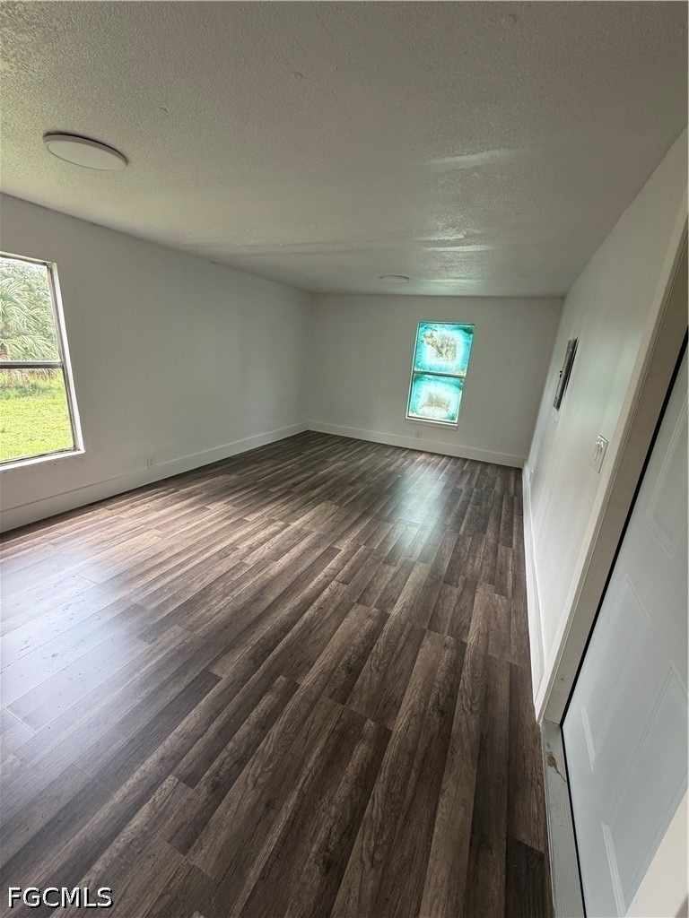 990 Riviera Avenue - Photo 2