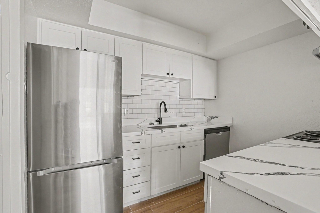 2119 Barr Street - Photo 4