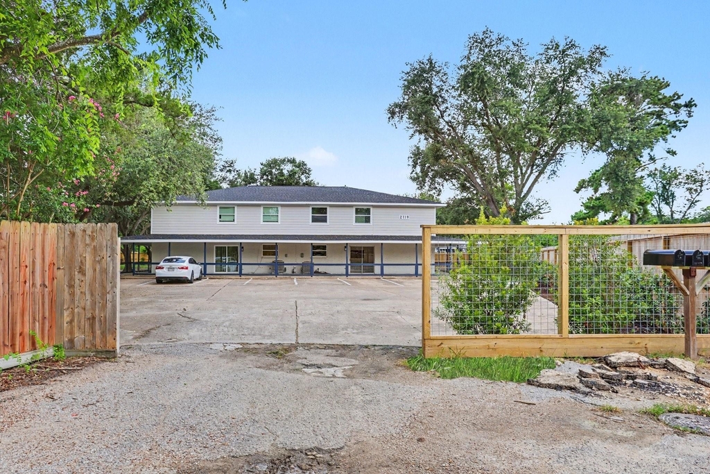 2119 Barr Street - Photo 1