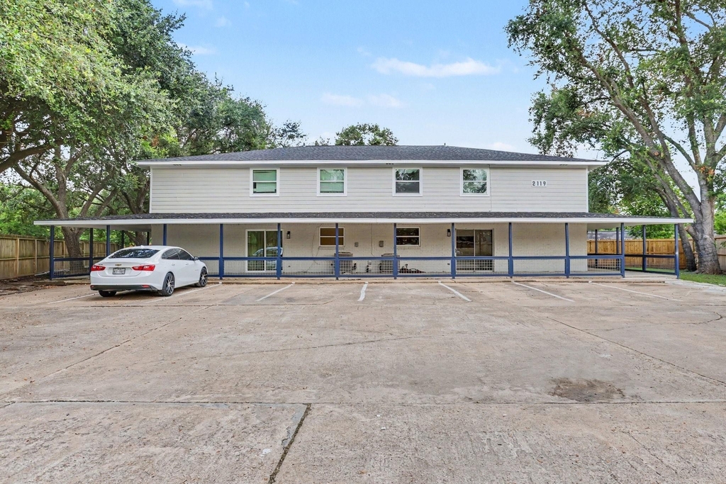 2119 Barr Street - Photo 0
